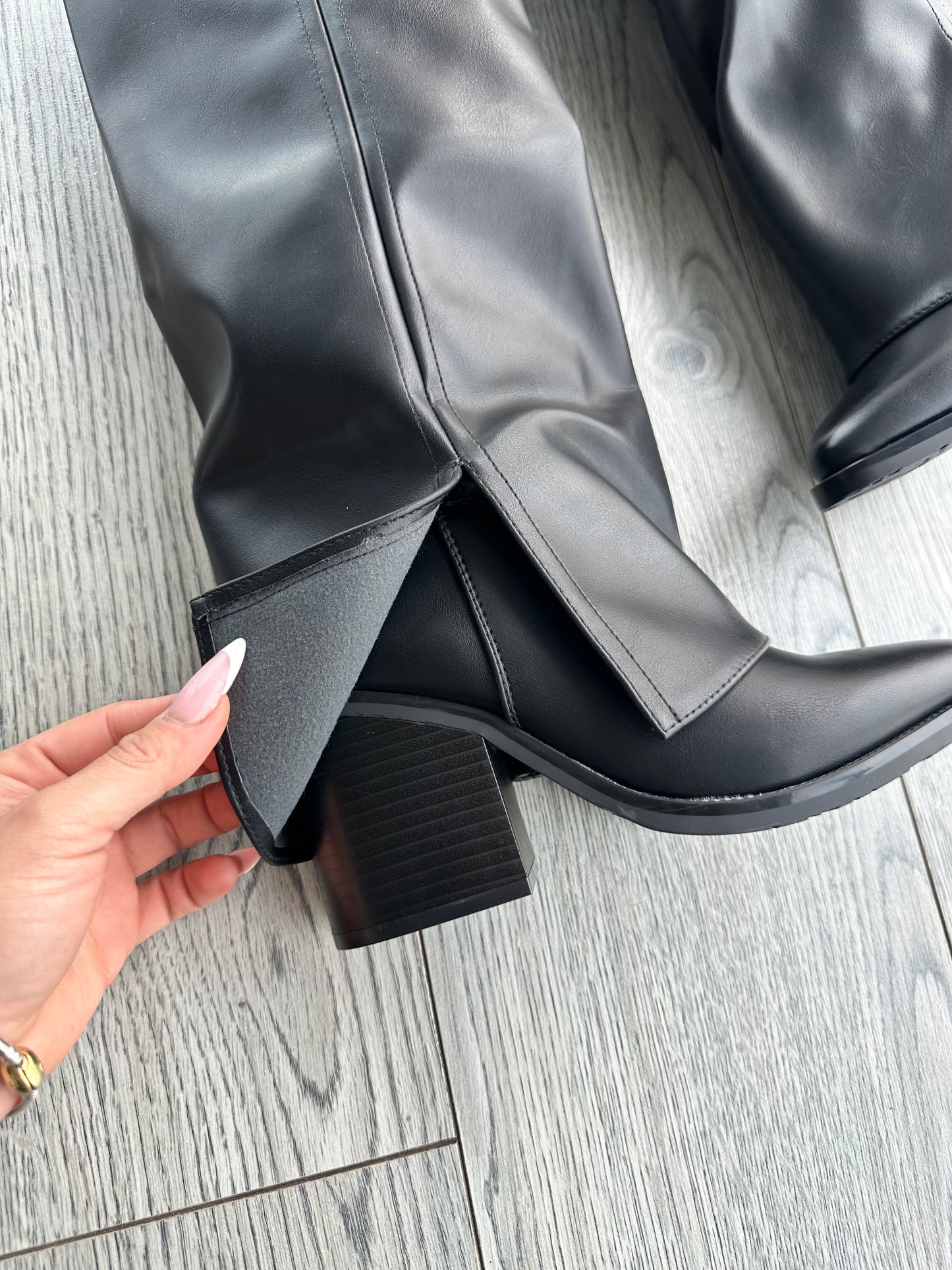 BOTA EMILI